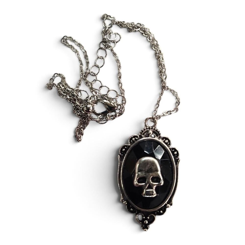 Halloween Gothic Skull Cameo Necklace Black Faceted Pendant Silver Tone Jewelry